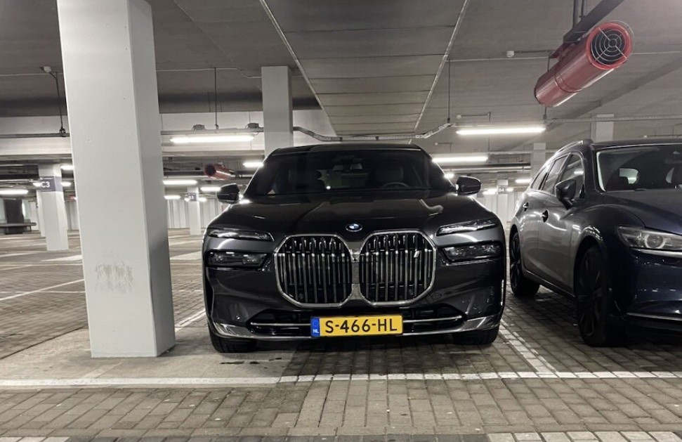 BMW i7