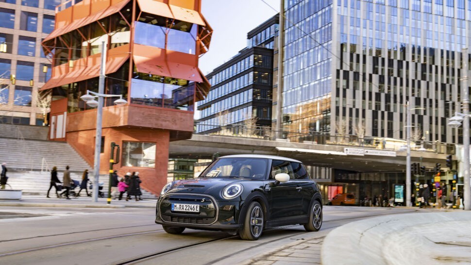 MINI maakt Cooper SE leuker als Resolute Edition