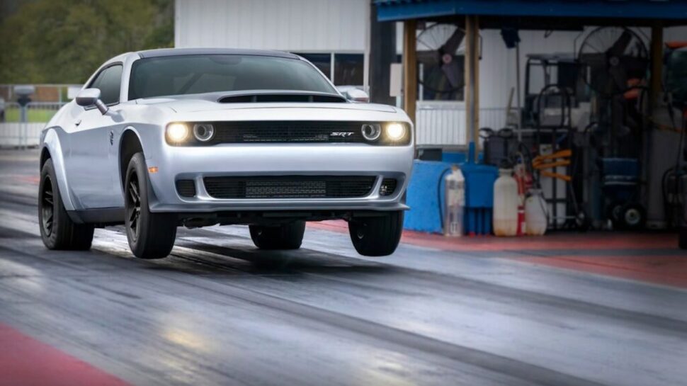 Dodge Demon SRT 170 evenaart Tesla Model S Plaid