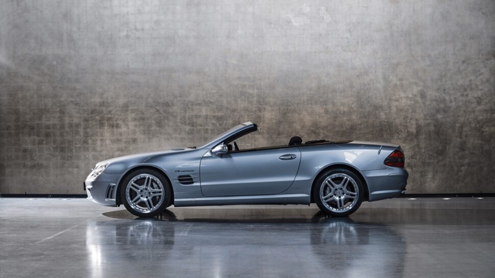 roadster met supercharged V8