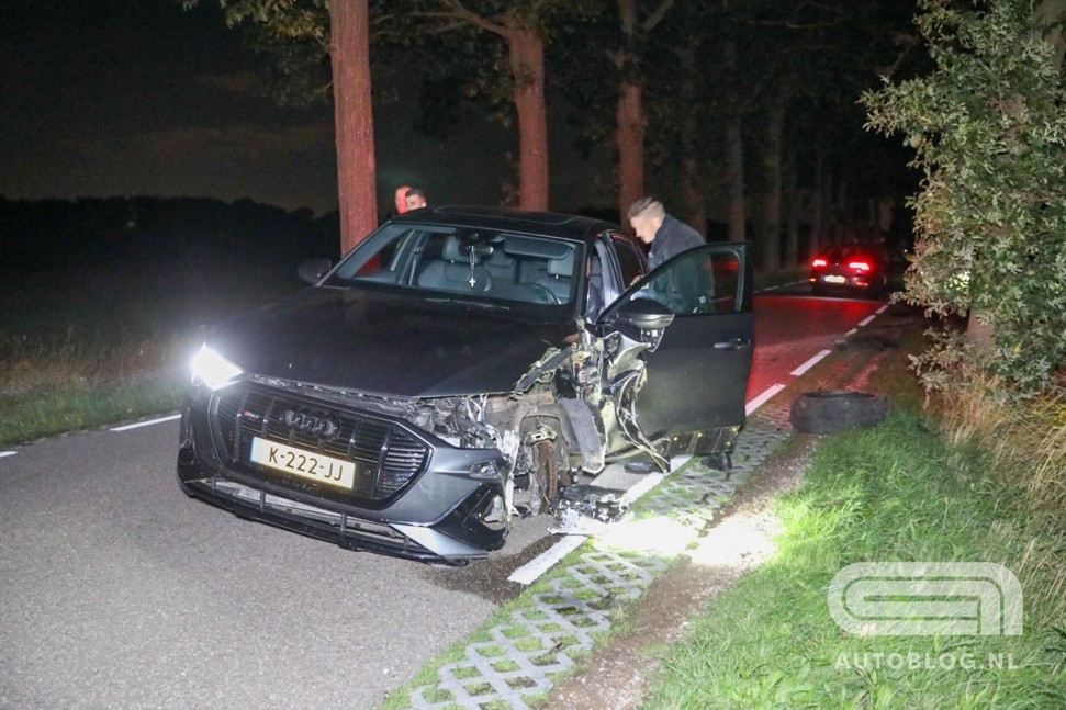Audi e-tron crash