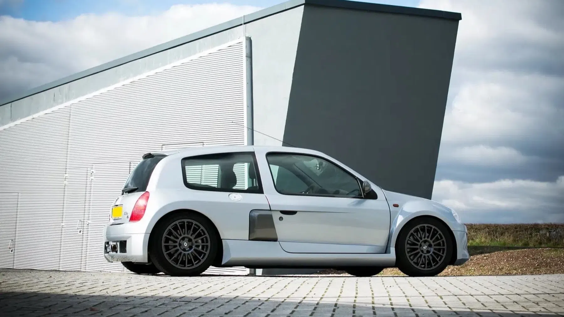 Clio V6 drie ton