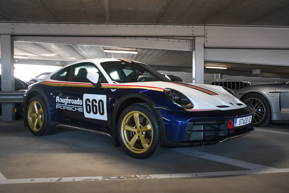 Porsche 992 Dakar
