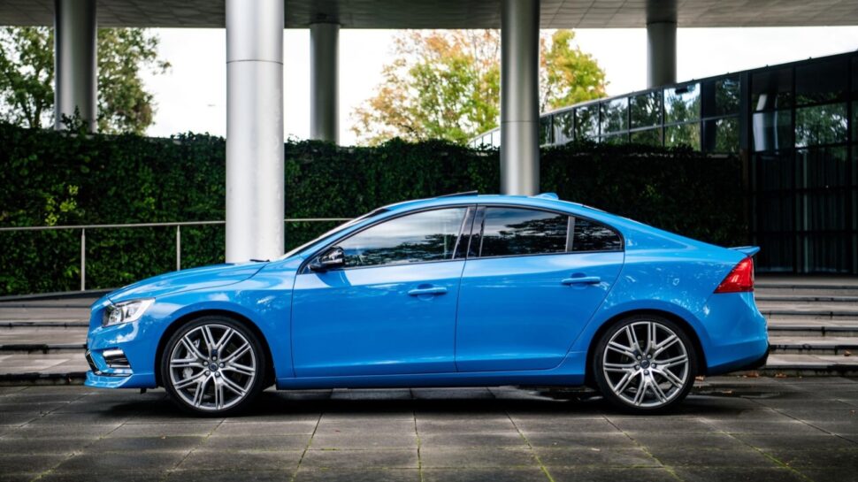 felblauwe Volvo S60 Polestar