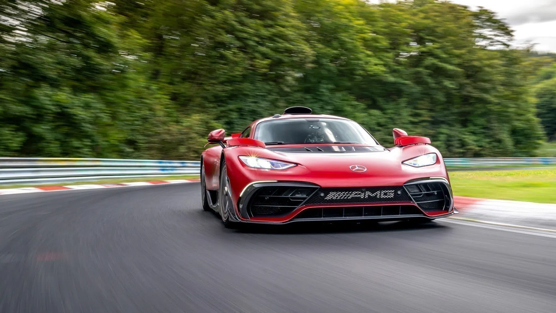 AMG One verbreekt het 'Ringrecord... van de AMG One