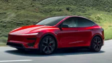 Thumbnail for article: Zelfrijdende Tesla's lappen verkeersregels aan hun laars in nieuwe rijstand!