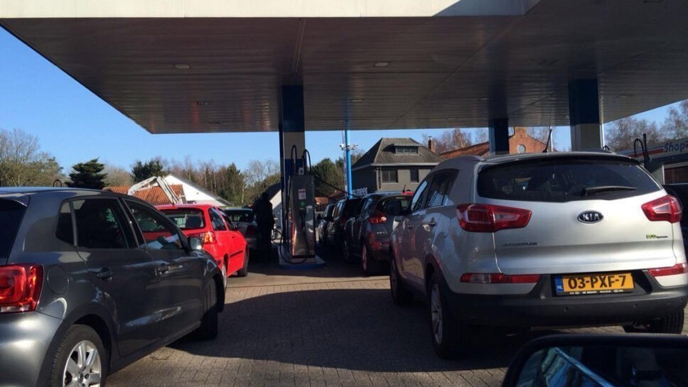 belgische-tankstations-zijn-nederlanders-zo-zat-dat-ze-pompen-willen-sluiten