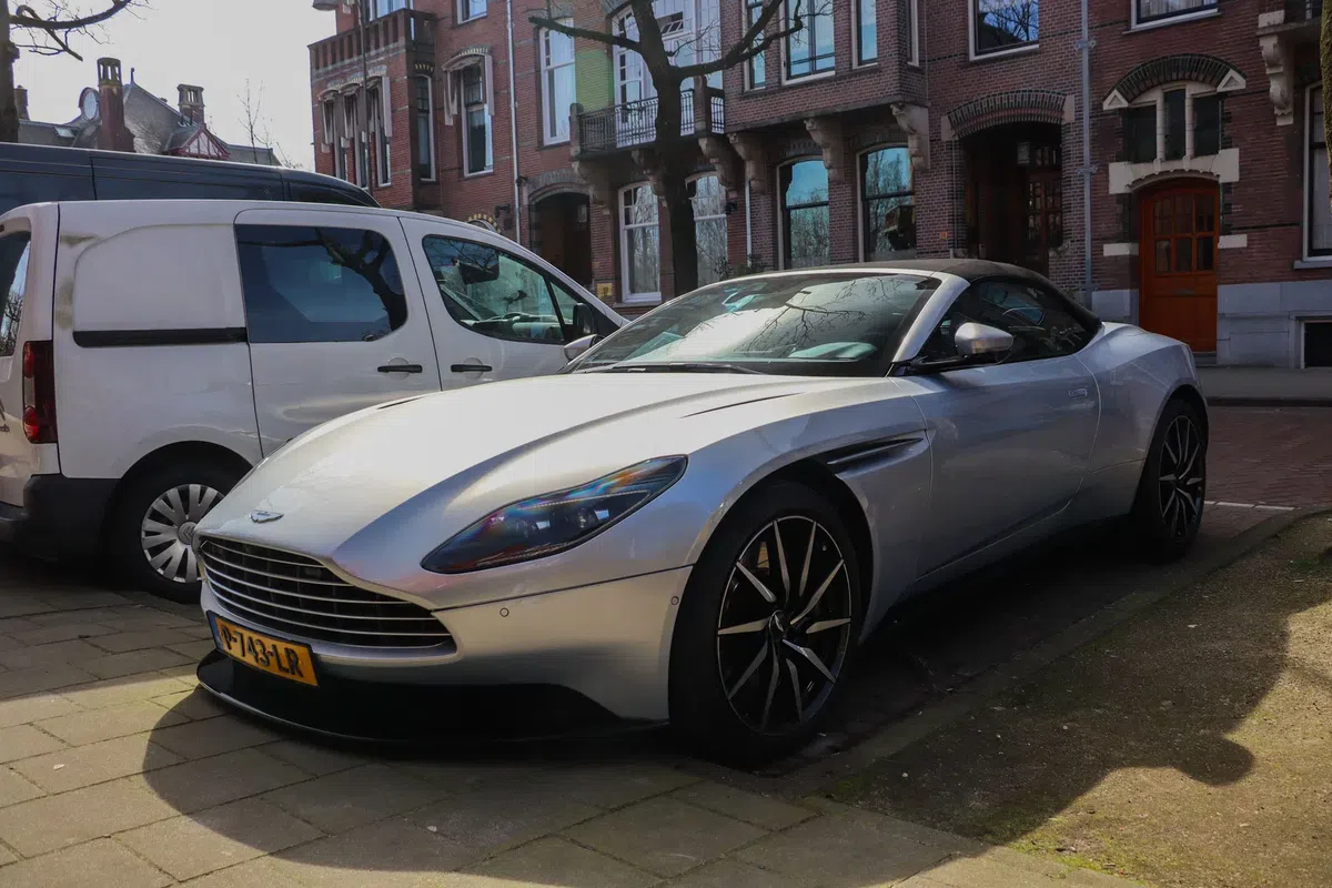 Aston Martin DB11