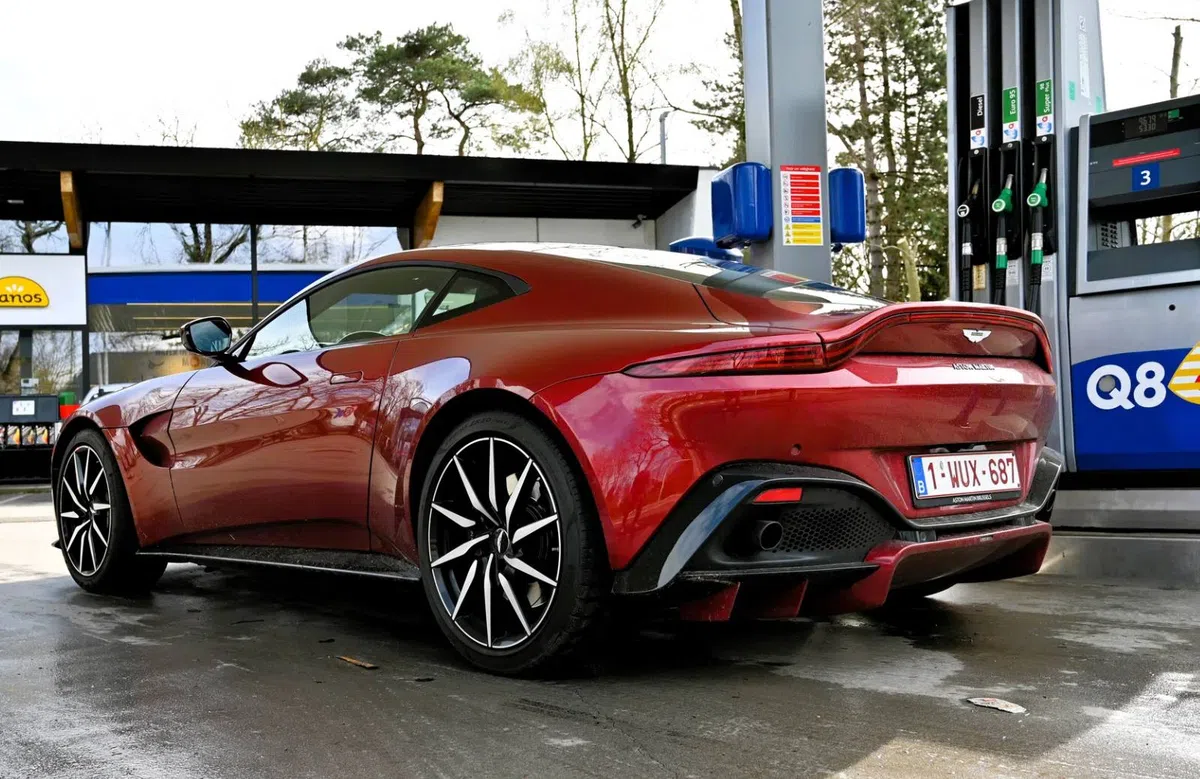 Nederlanders brengen in één maand miljoenen euro’s naar Belgische tankstations