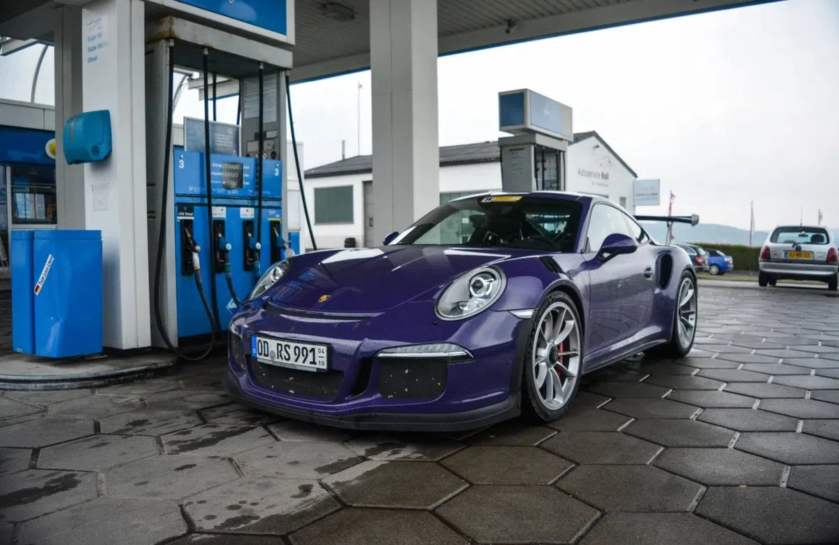 Zoveel cent per tankbeurt is extra winst voor de oliemaatschappij