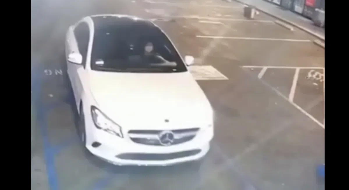 Mercedes gaat even winkelen