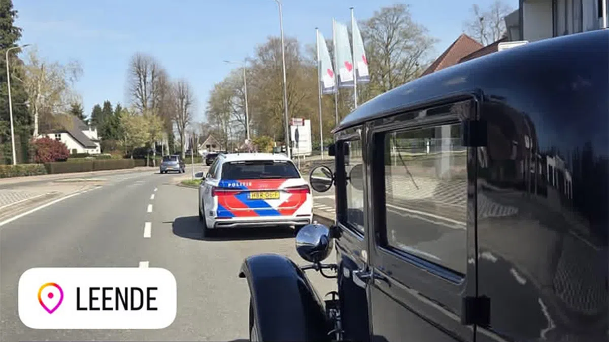 Politie pakt rijbewijs af van bejaarde die te langzaam rijdt in een klassieker