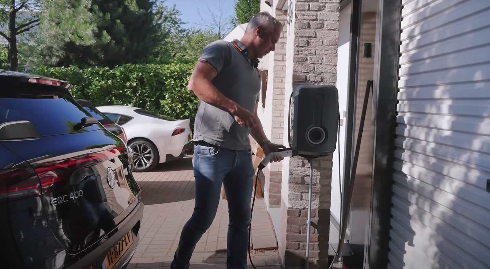 Officieel: Benzinerijder betaalt indirect aan EV-rijder voor opladen