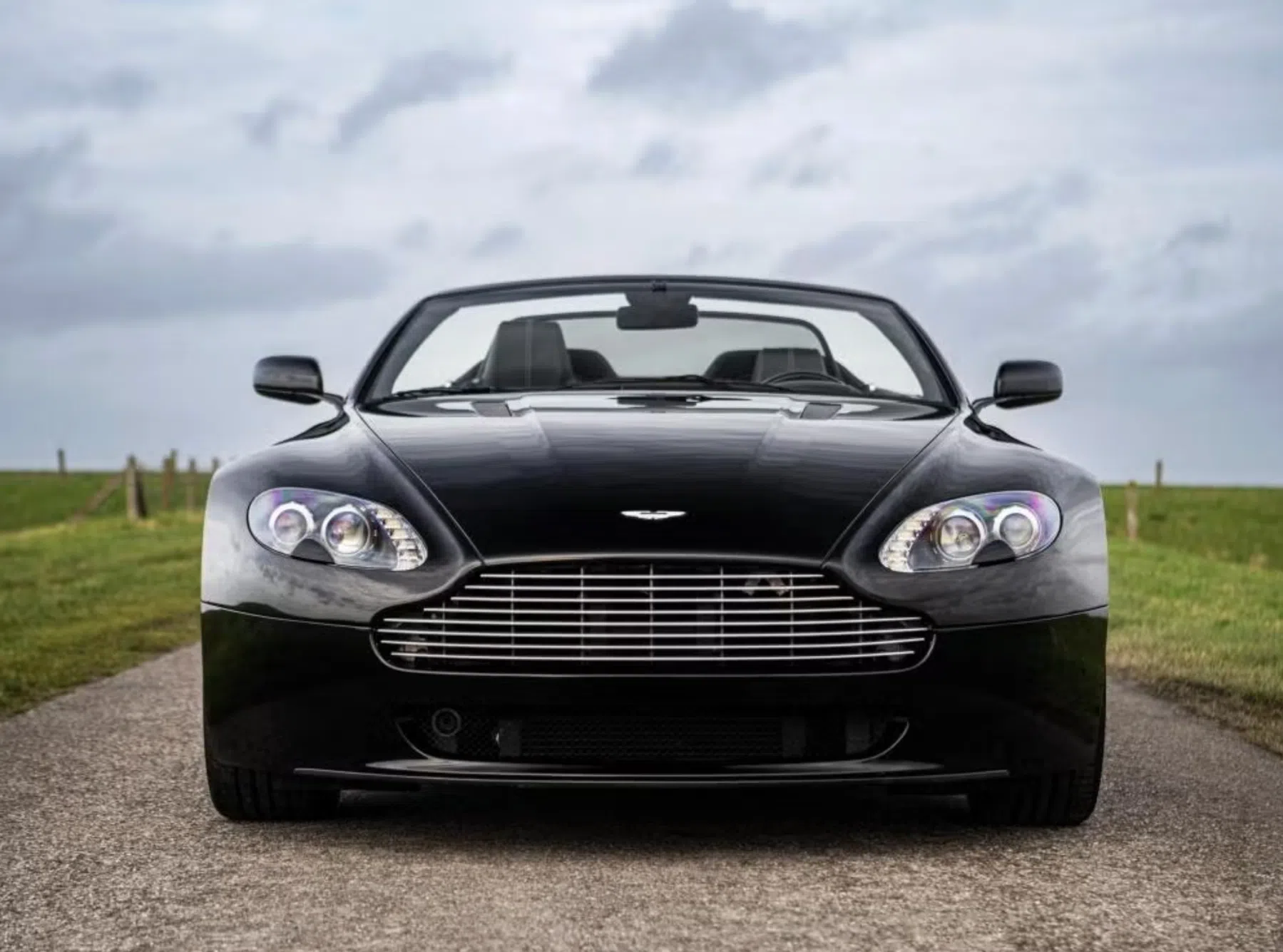Het zonnetje schijnt, dit is de goedkoopste V8 cabrio