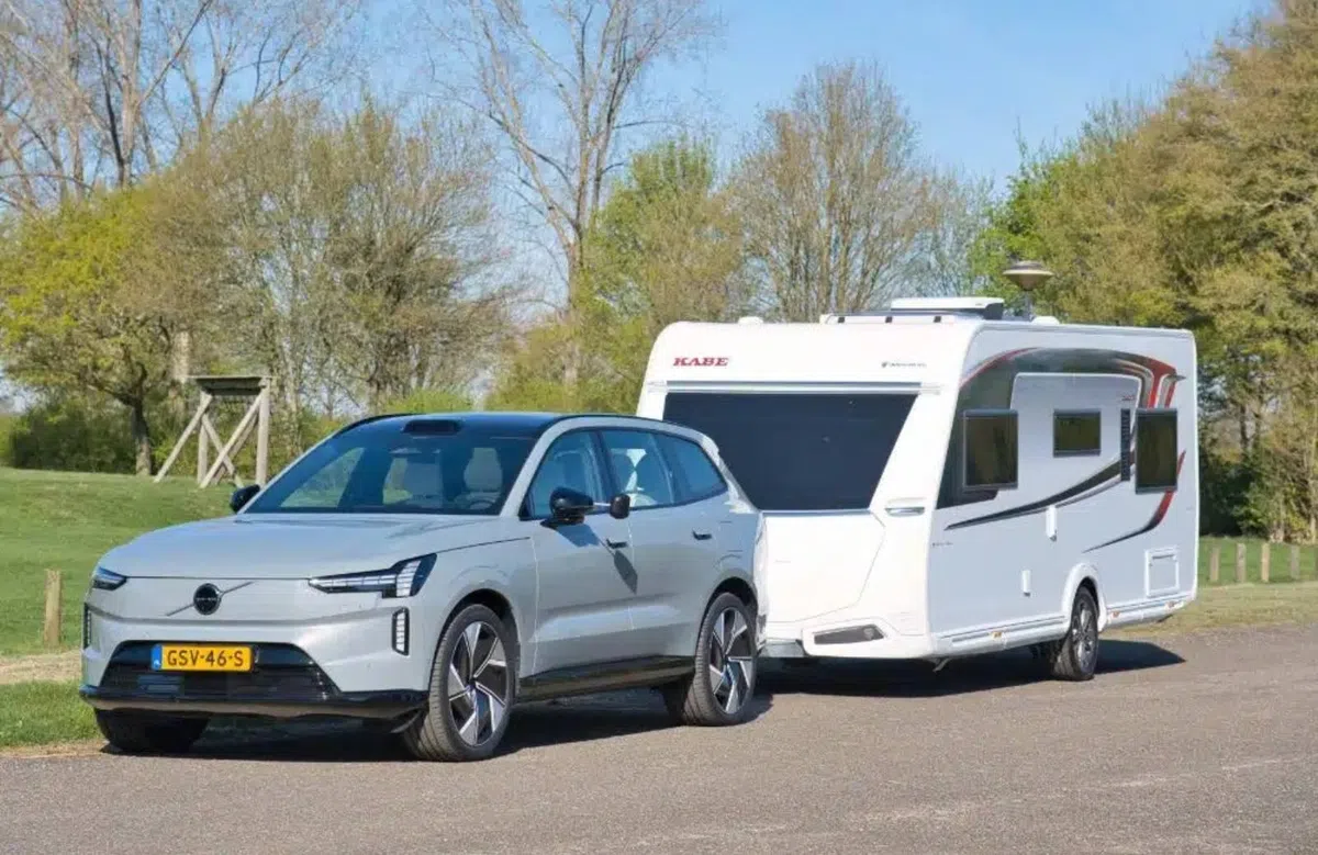 Steeds meer EV’s kunnen caravan trekken, maar moet je dit wel doen?