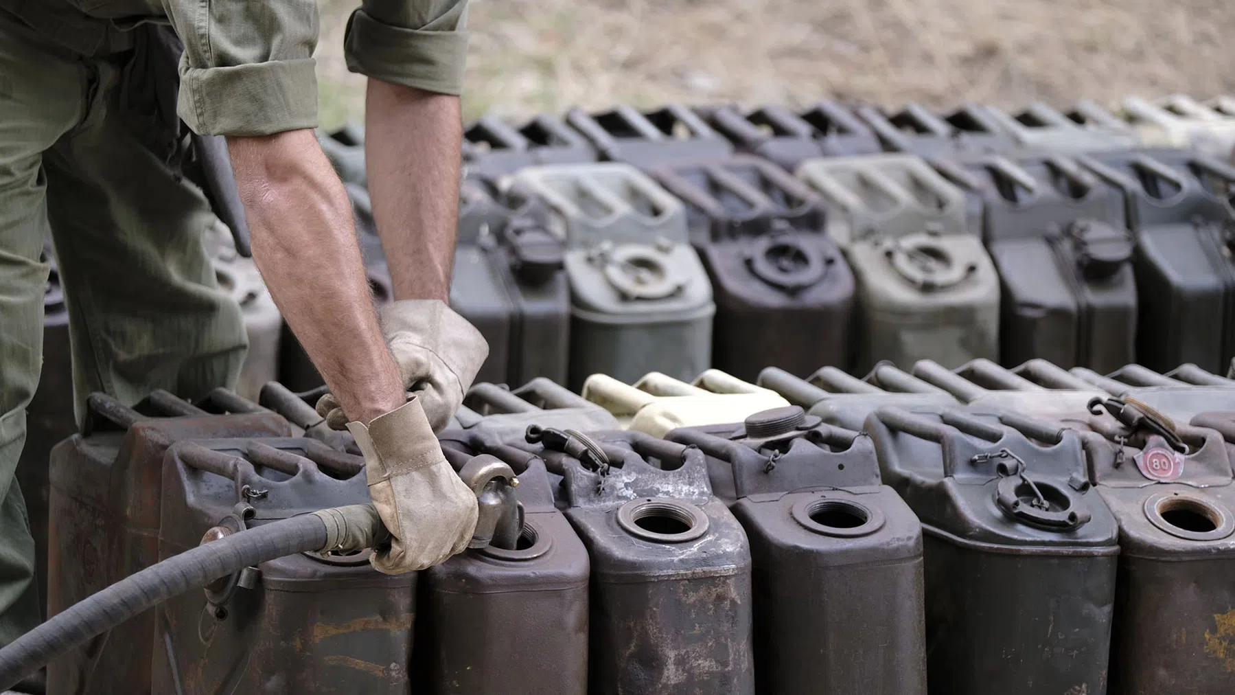 Zoveel jerrycans benzine mag je meenemen uit België en Duitsland