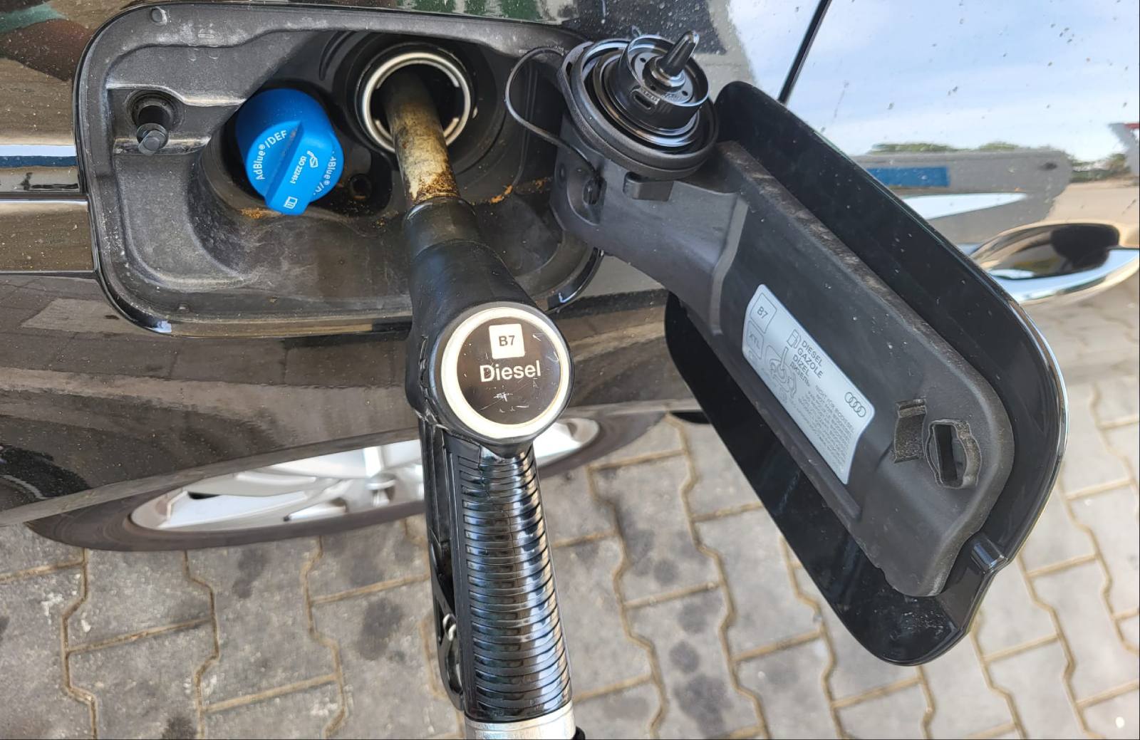 Nederlander tankt voor 34.000 euro gratis diesel op kosten van de overheid!
