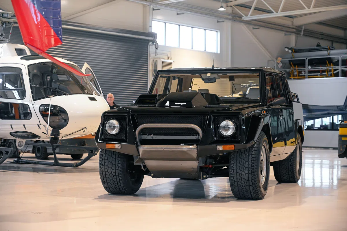 Koop de Lamborghini LM002 van een bekende dictator!