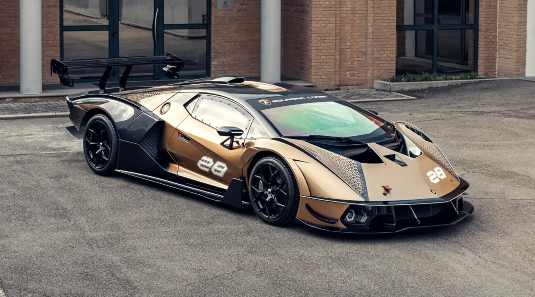 Koop deze exclusieve Lambo om hem vervolgens niet mee te nemen