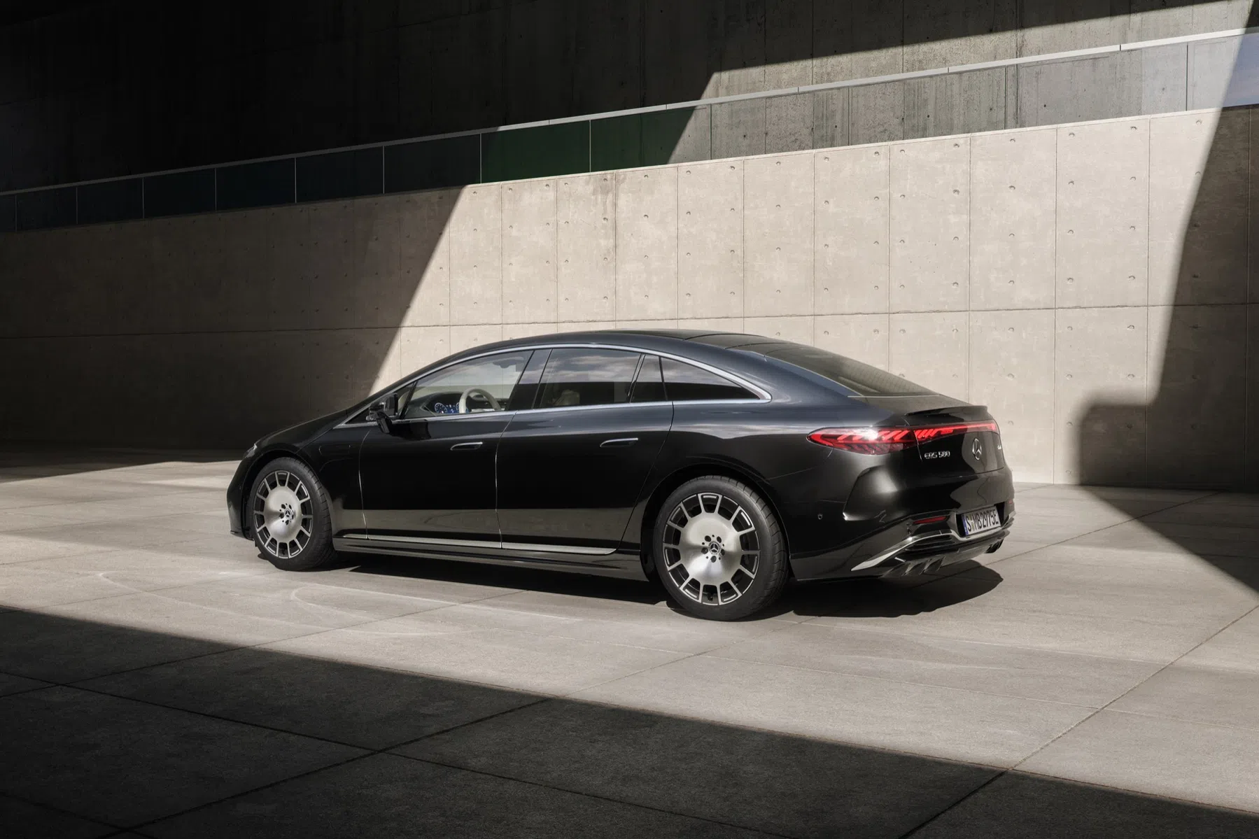 mercedes-eqs-facelift-925-km-range-steer-by-wire