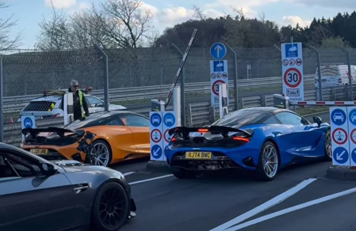 VIDEO: Norris en Piastri rijden mee met Touristenfahrten op de Nordschleife