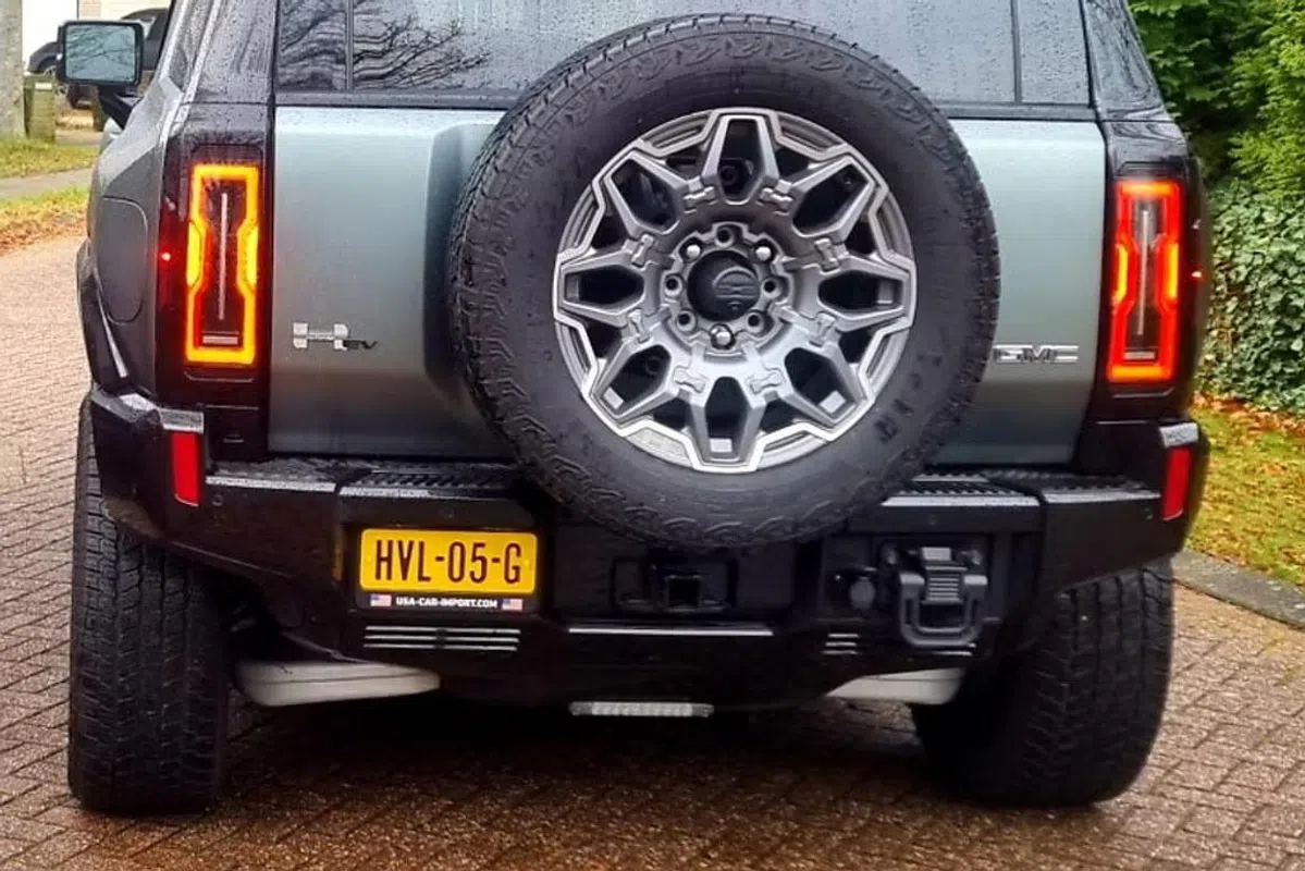 Heb jij een vrachtwagenrijbewijs? Koop dan deze Hummer EV met 1.000+ pk!