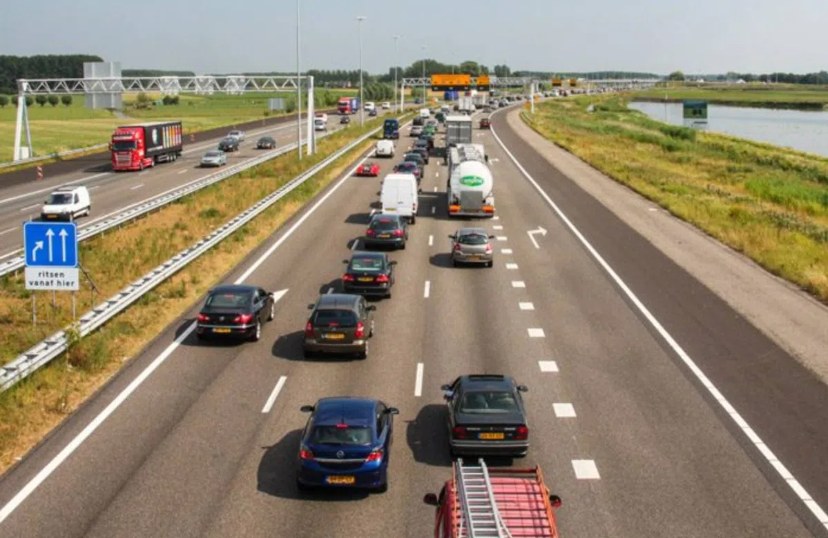 Goed nieuws: we staan minder in de file. Slecht nieuws: het blijft druk