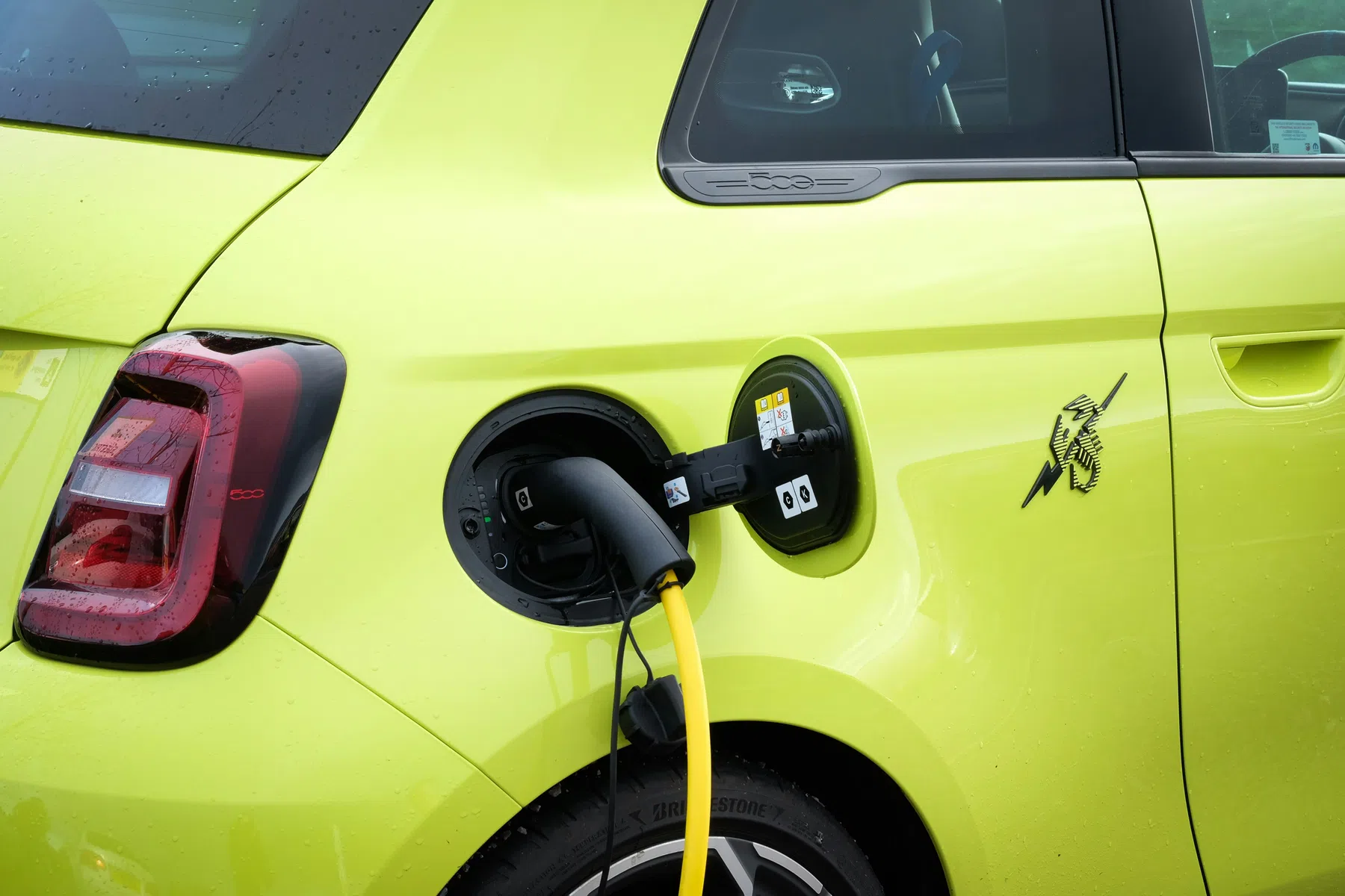 Wereldwijde EV-verkoop krijgt een tikje. Alleen Europa koopt meer