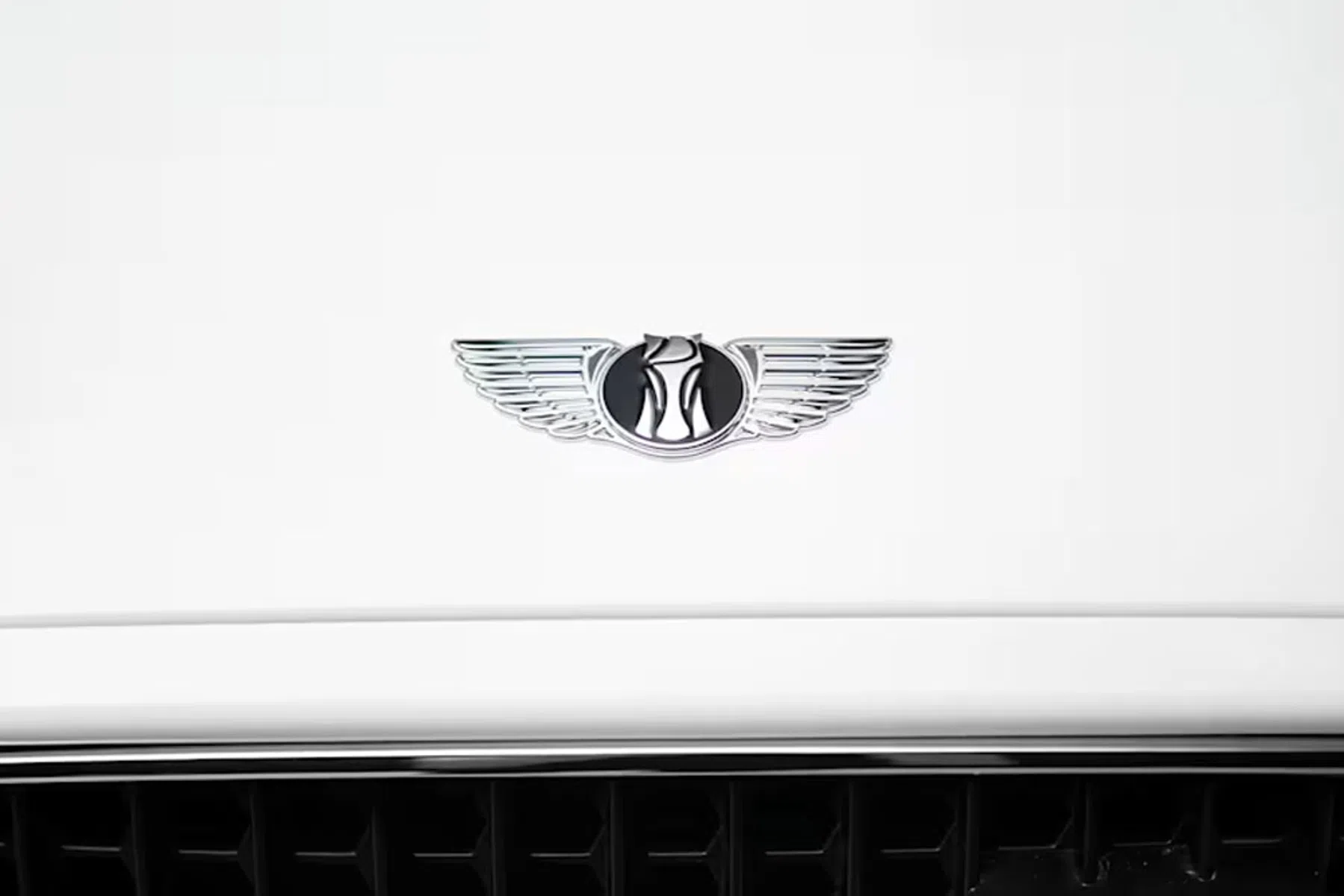 Een bekend merk is niet blij met dit nieuwe Geely-logo
