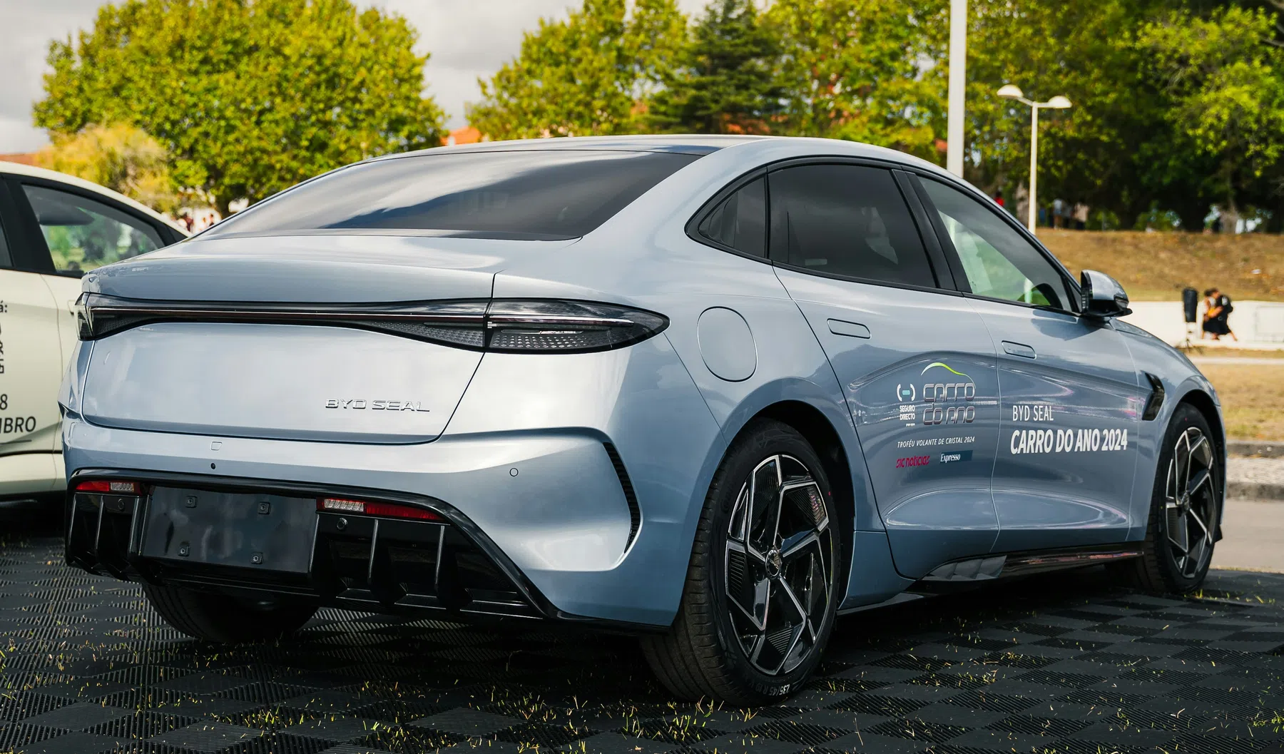 Opgeslagen persoonlijke data makkelijk te bemachtigen, zelfs na verkoop van auto