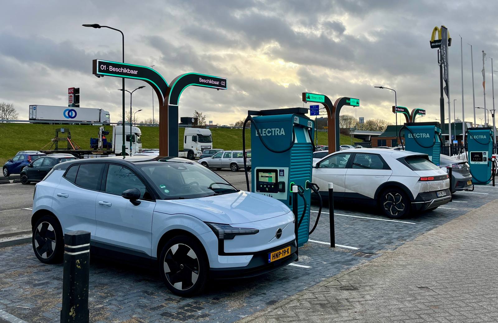 Op deze manier hebben EV-rijders geen last van het overvolle stroomnet