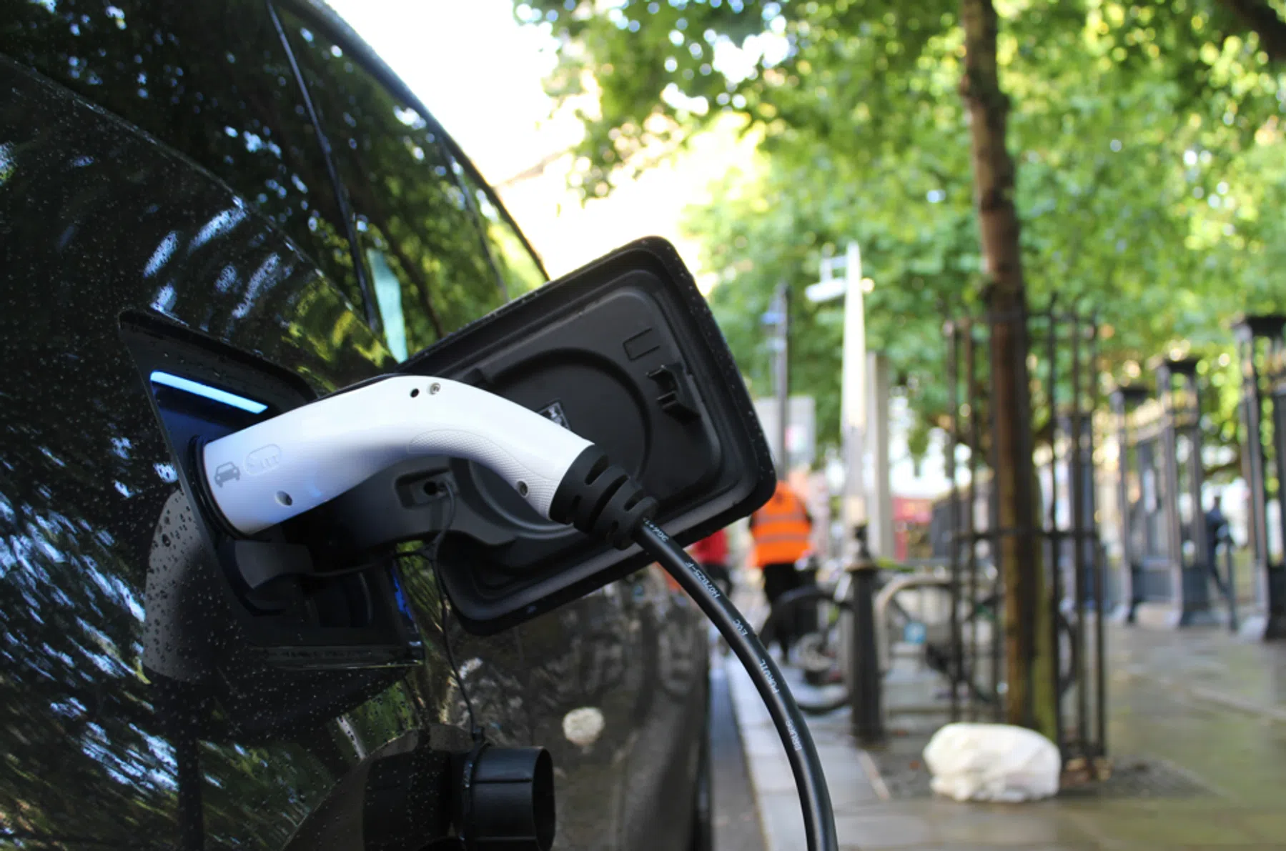 Elektrisch rijden voor iedereen? Brussel heeft een plan