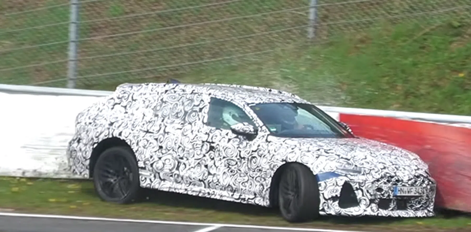 Nieuwe Audi RS6 crasht op Nürburgring