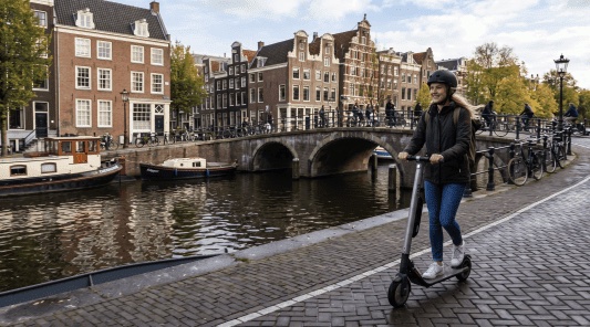 Legale stepjes zijn aan de straatstenen niet te slijten