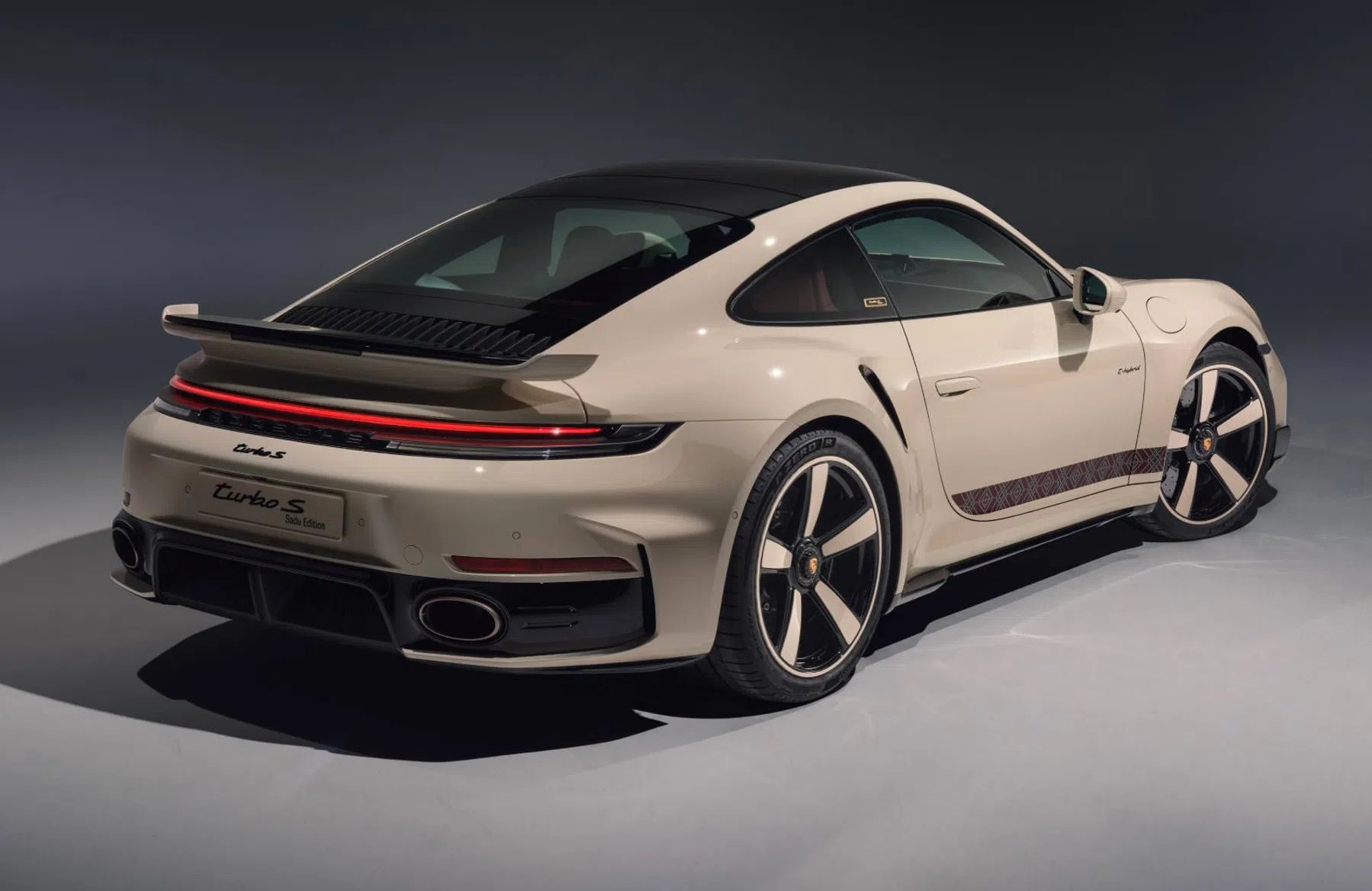 Deze aparte Porsche 911 Turbo S viert een bijzondere mijlpaal