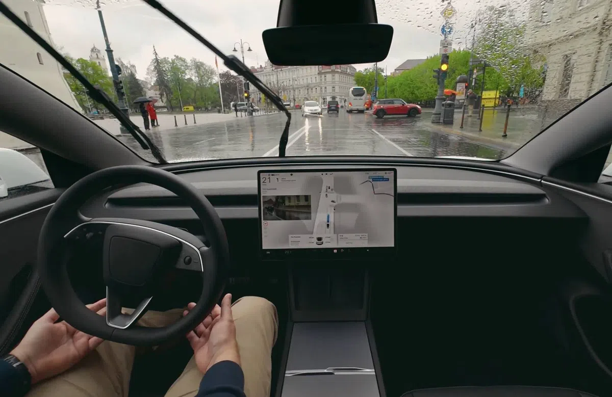 Tweede EU-land na Nederland maakt zelfrijdende Tesla’s legaal