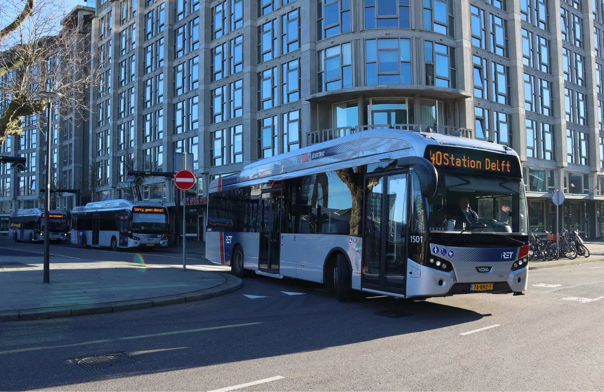 De oplossing voor het Nederlandse OV? Een bus die 225 km/u haalt!