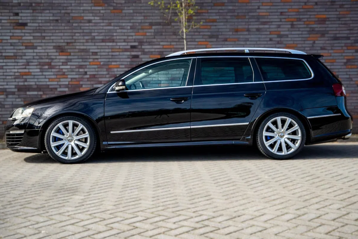 Kan je de Volkswagen Passat R36 eigenlijk nog wel betalen?