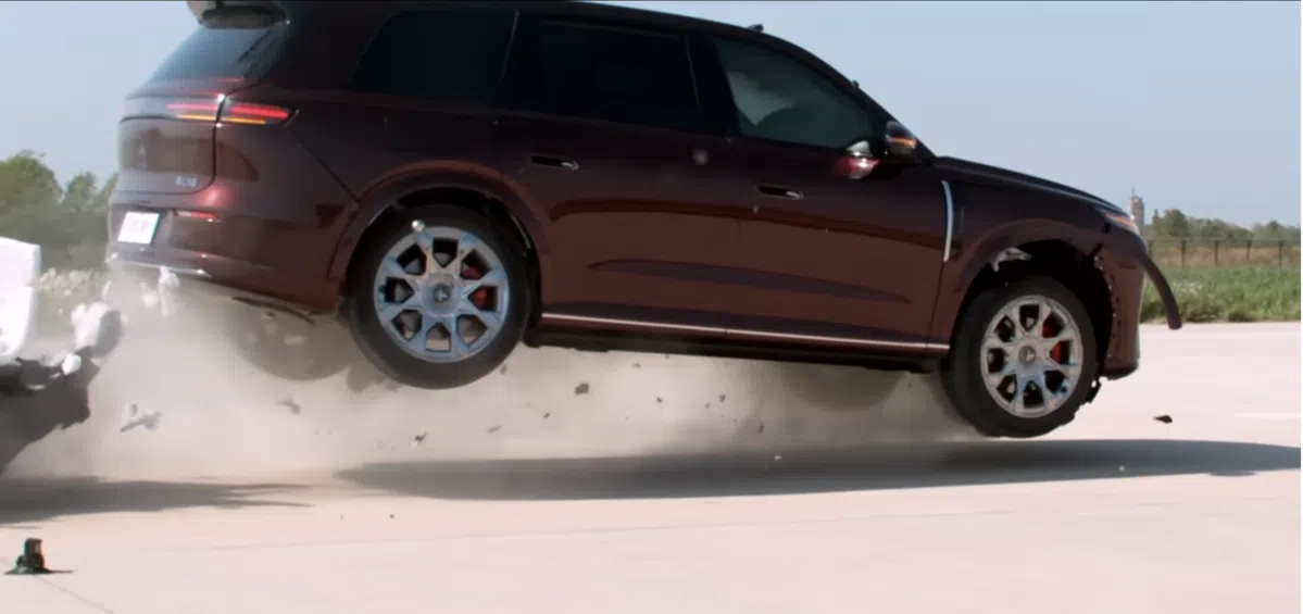 Wat zou jij doen met een SUV die 20 meter kan vliegen?
