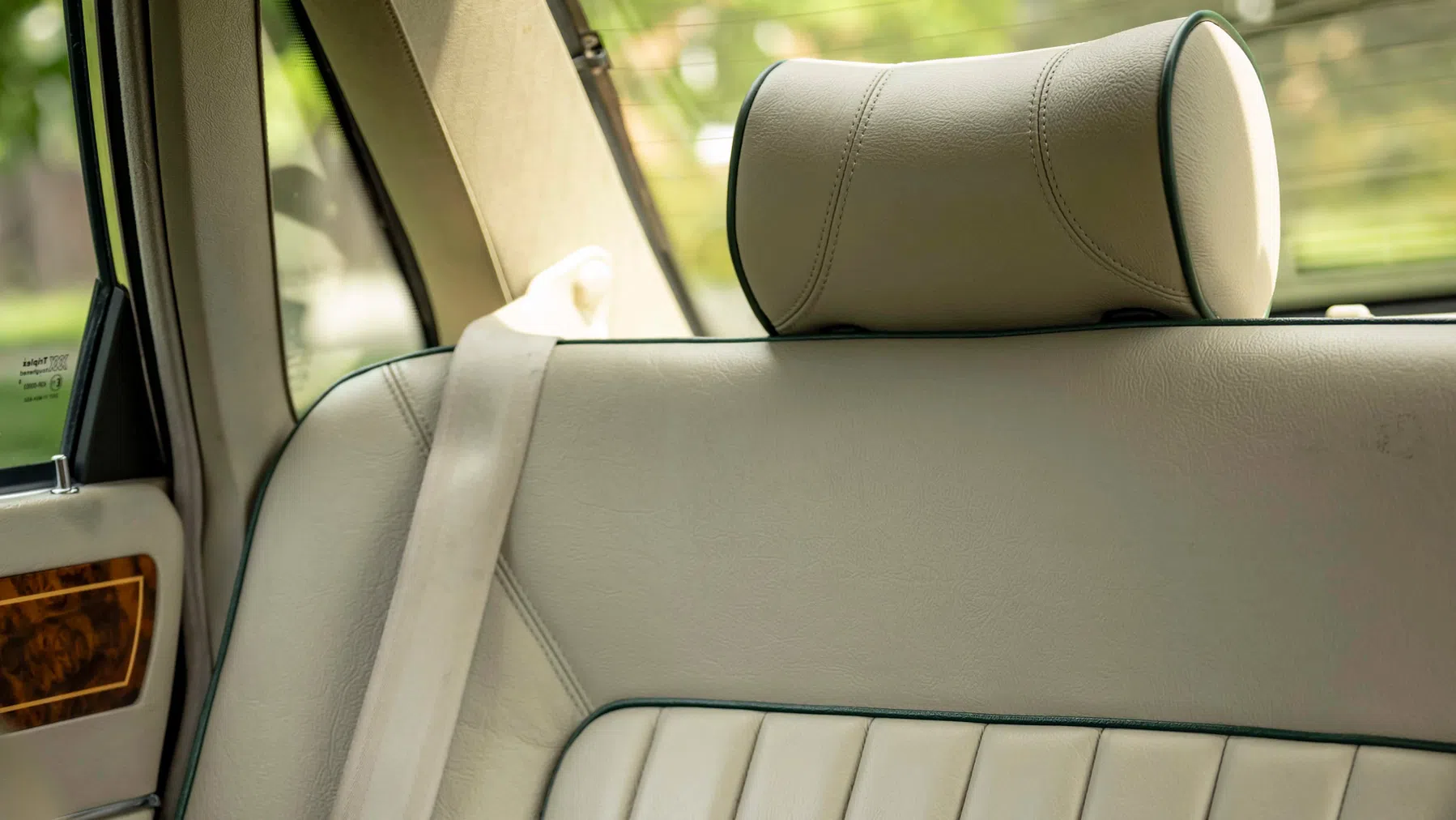 Op de stoel van deze occasion Jaguar XJ heeft de beroemdste jurk ter wereld gezeten