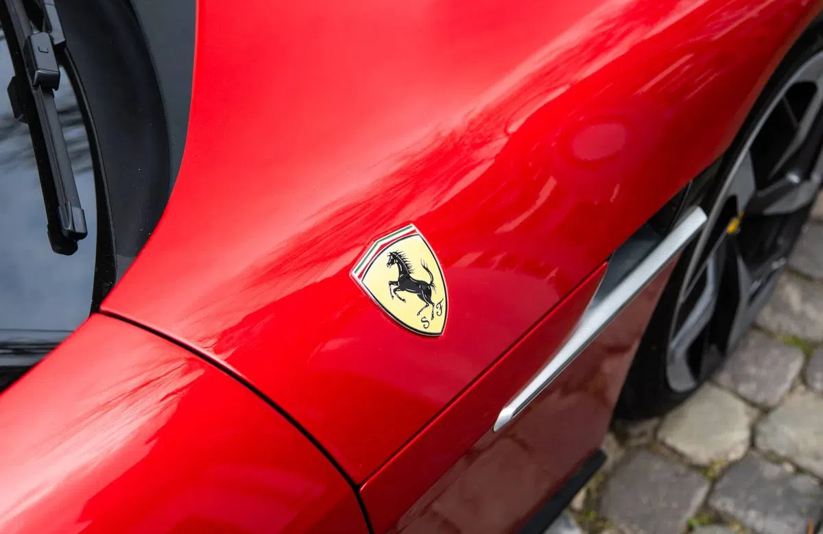 Ferrari doet noodgreep na de elektrische Luce: een nieuwe V12 met handbak!