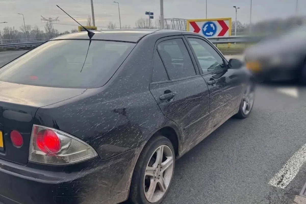 240 uur taakstraf en voorwaardelijke celstraf voor hardleerse Lexus-rijder