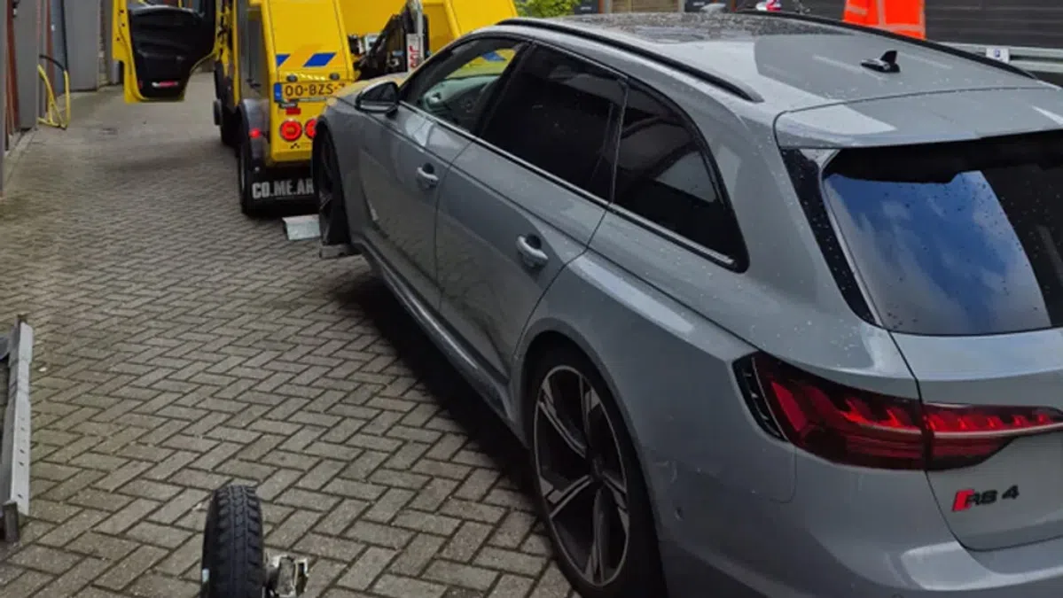 Politie neemt 15 peperdure auto’s van witwassers in beslag