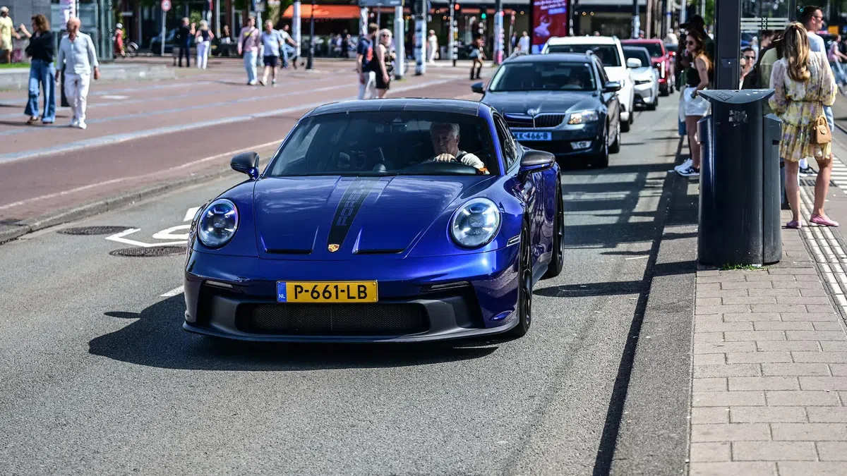 Bram Moszkowicz gespot in dikke Porsche 992 GT3