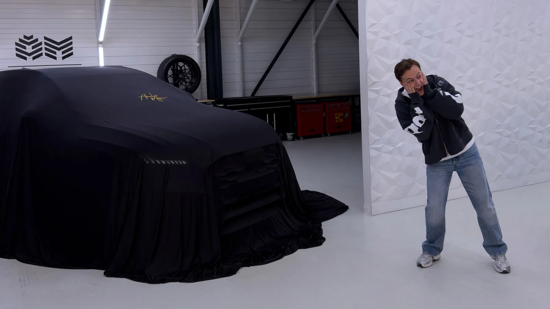27-jarige YouTuber neemt überdikke Audi in ontvangst bij Absolute Motors