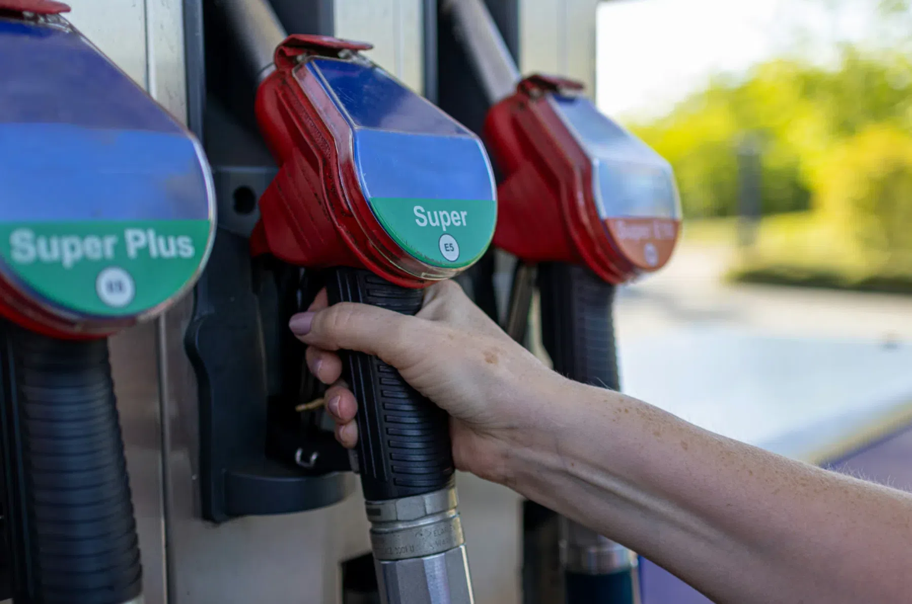 Gaan we weer: benzineprijzen kruipen opnieuw omhoog