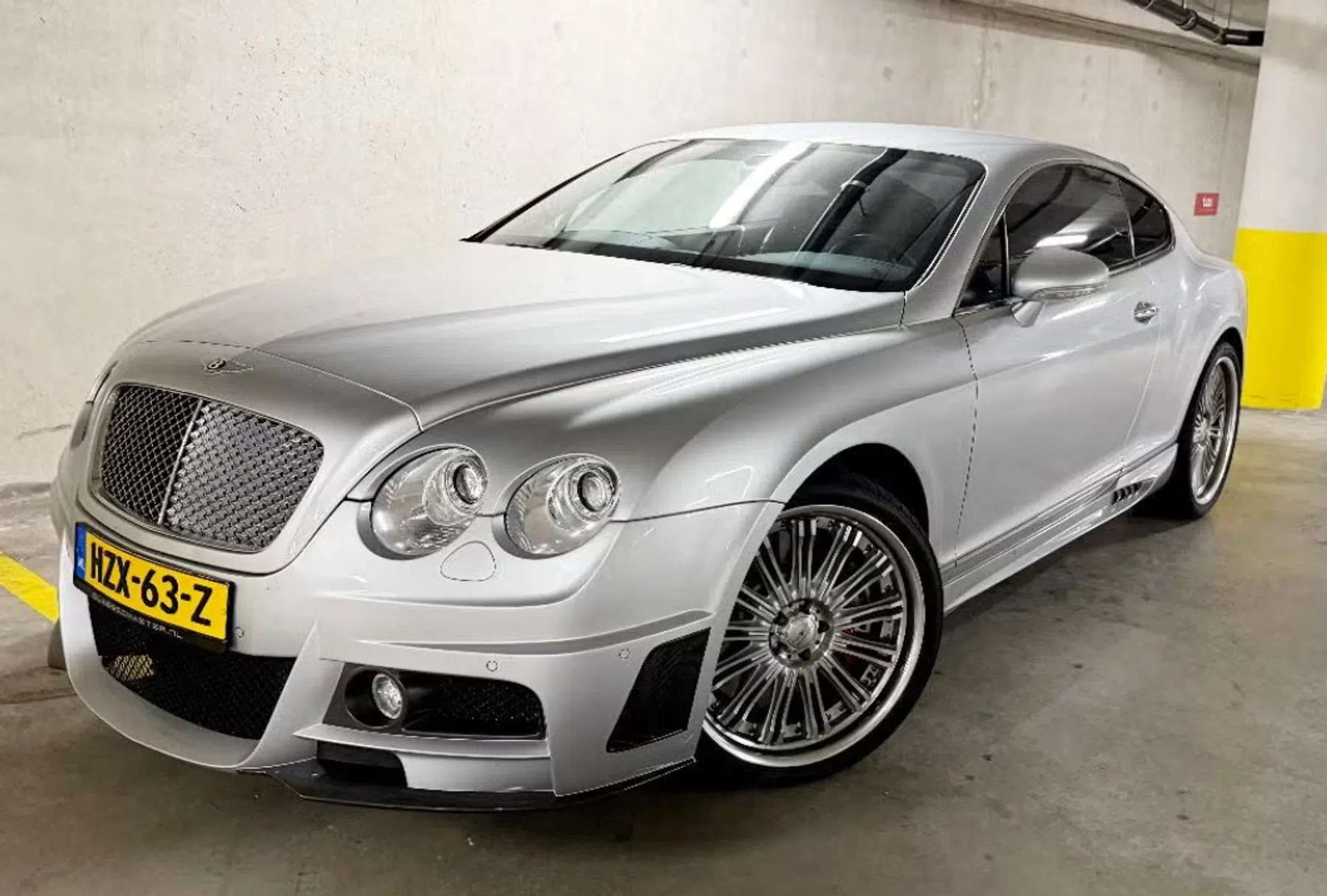 Lelijkste Bentley van Marktplaats is niet eens de goedkoopste