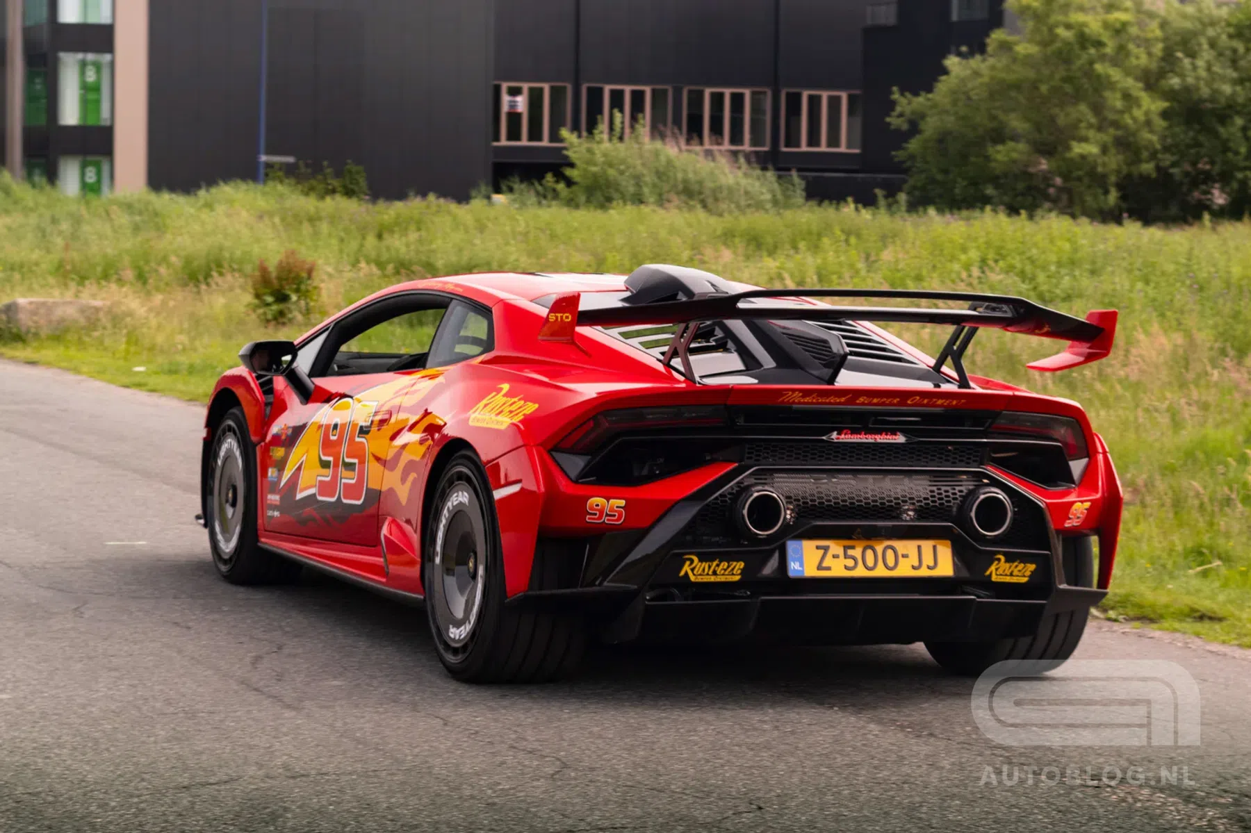 Dit is de nieuwe auto van Enzo Knol!
