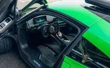 Luchtfilter AMG One kost meer dan een Clio