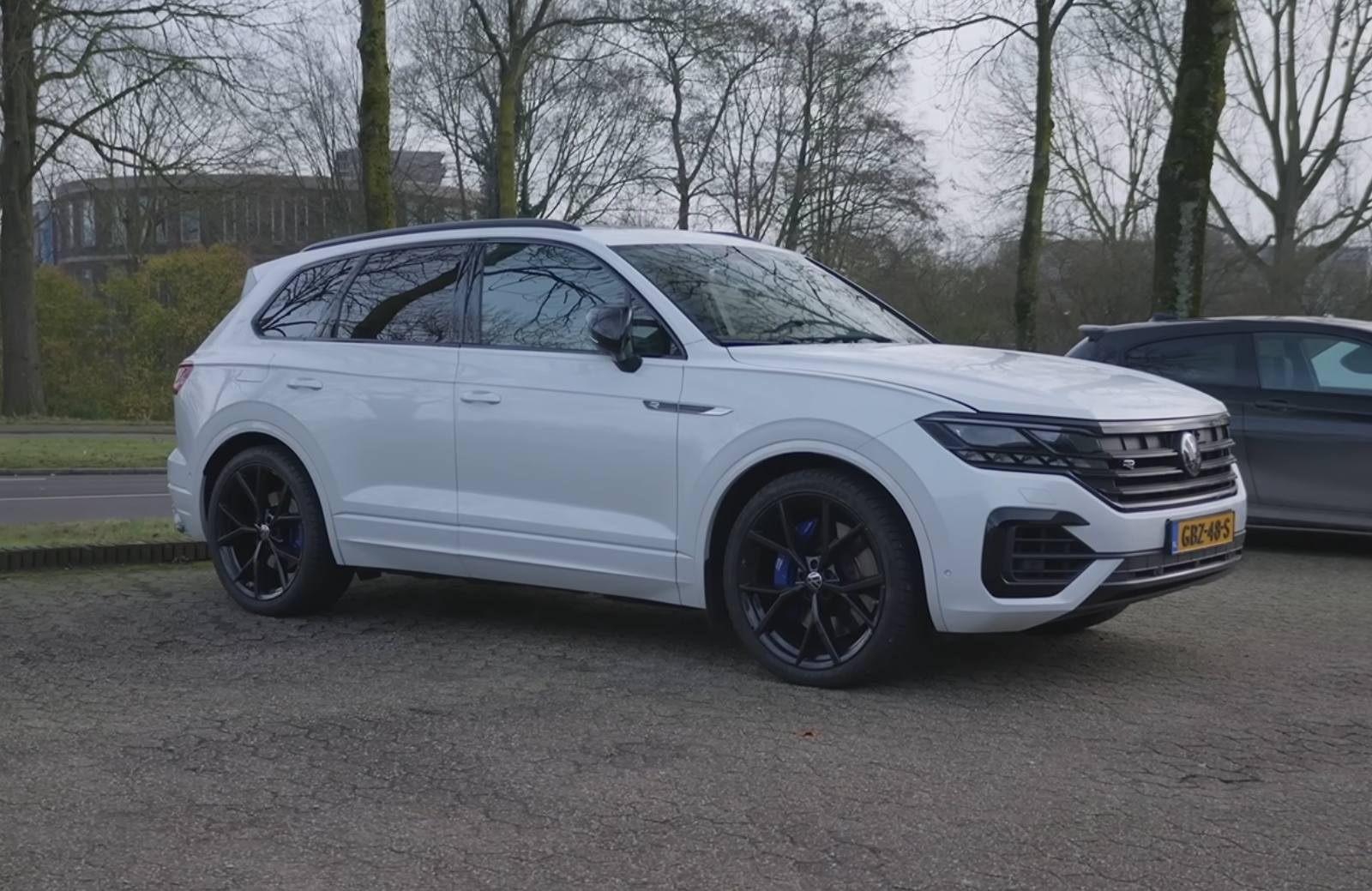 Leesvoer: Waarom je als Nederlander een Volkswagen Touareg R zou kopen